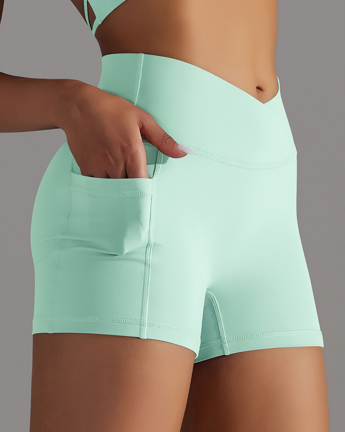 Selene Seamless Pocket Scrunch Shorts - Green