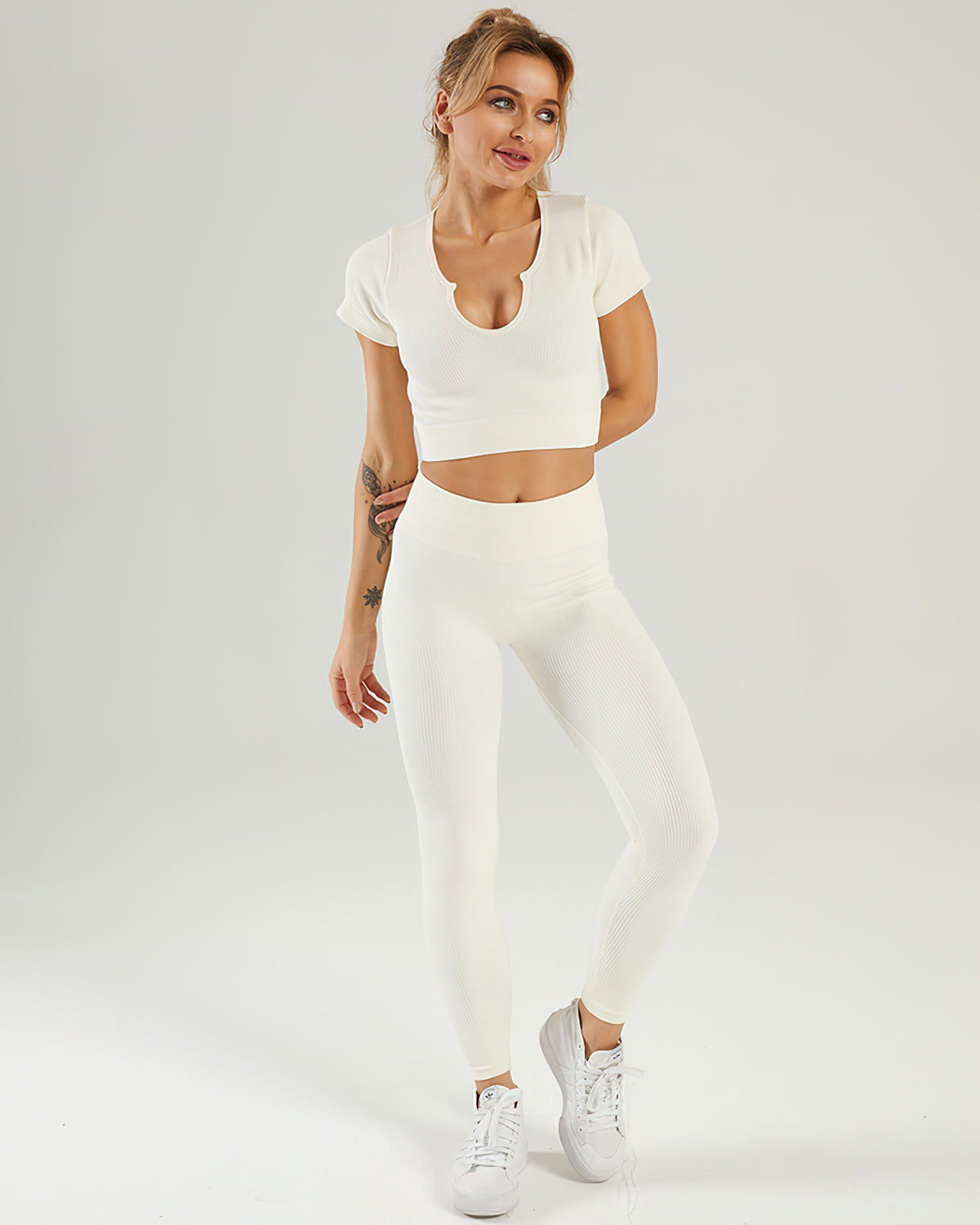 Nieve Keyhole Crop Top