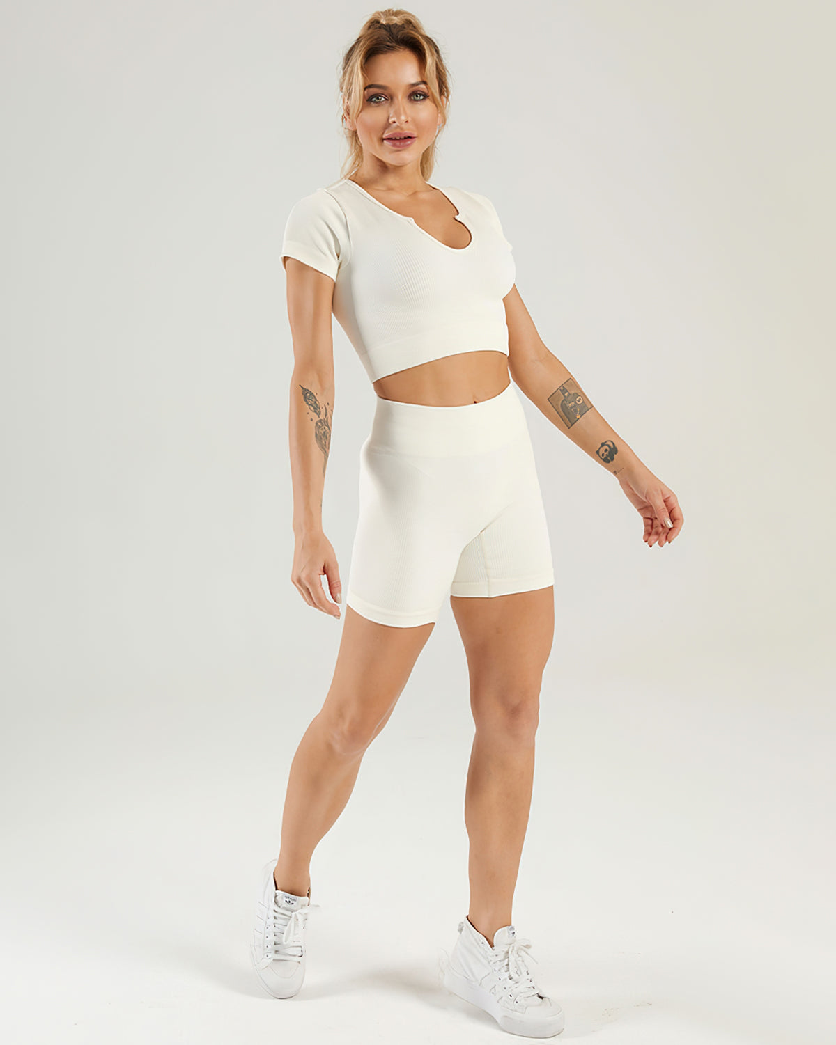 Nieve Keyhole Crop Top